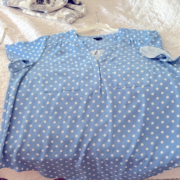 Torrid Short Sleeve Blouse Soft Blue white dots Front Pockets - Picture 6 of 6